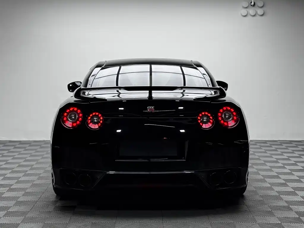 Nissan GT-R 日产GT-R 2014款 3.8 T Premium Edition 黑色内饰