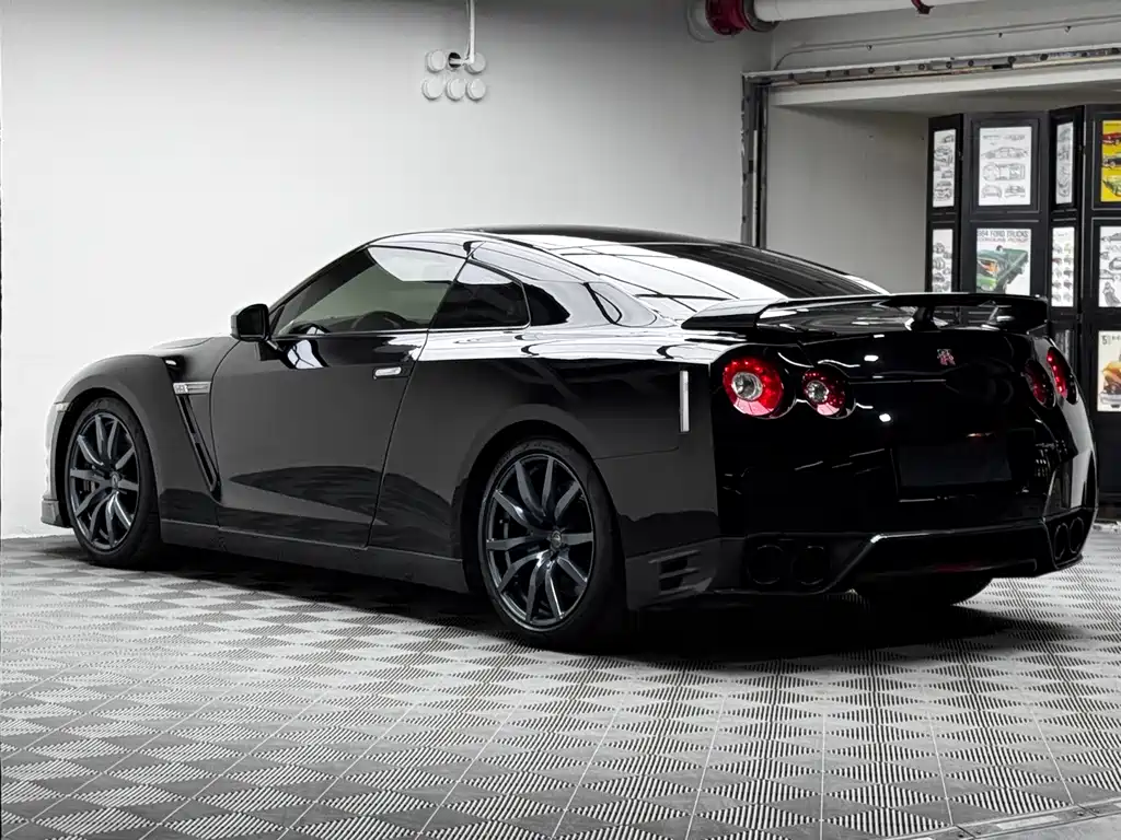 Nissan GT-R 日产GT-R 2014款 3.8 T Premium Edition 黑色内饰