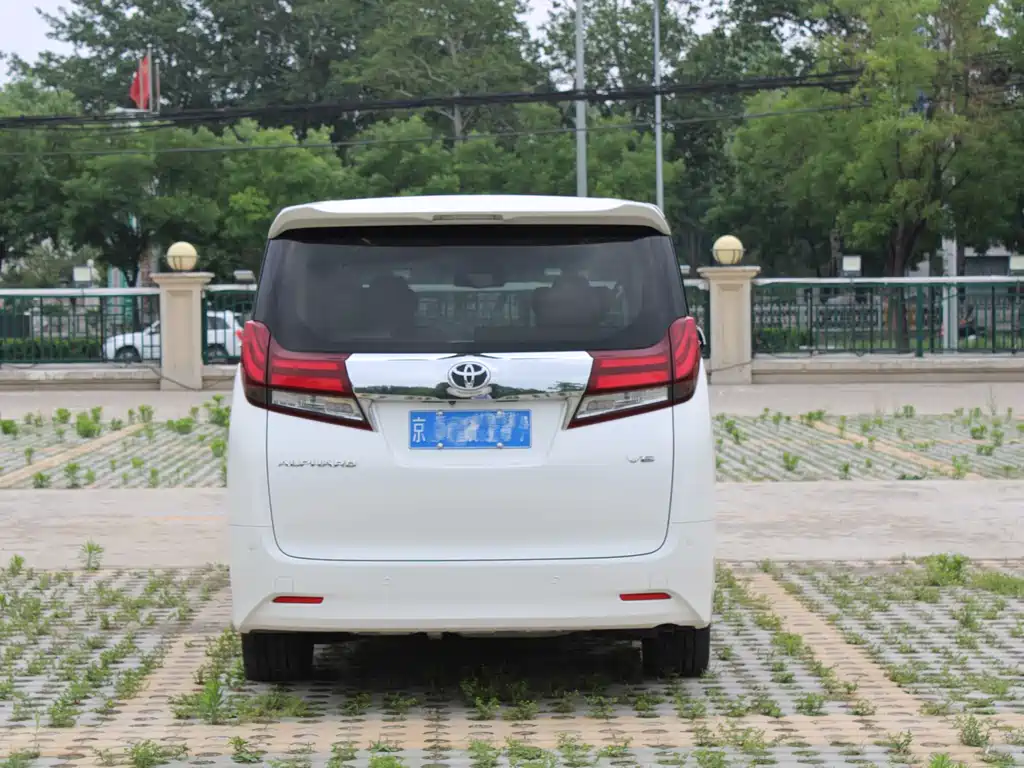 Alphard 3.5 L Luxury