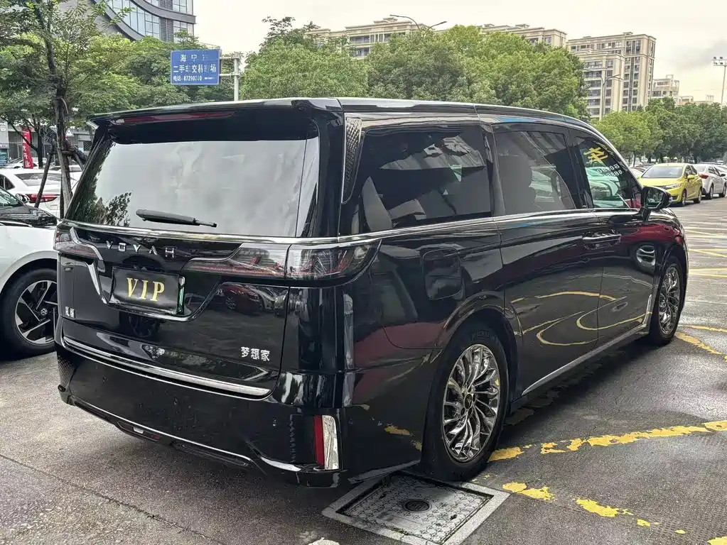 Voyah Dreamer PHEV Ultra Long Range Flagship