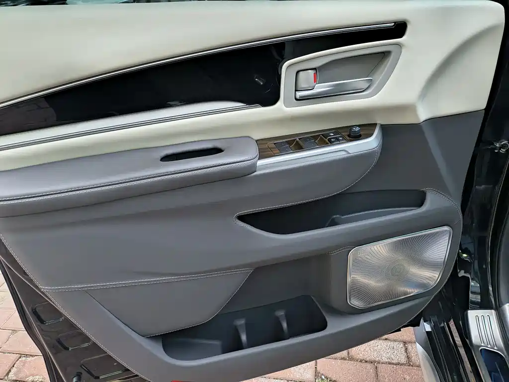 Granvia 2.5 L Hybrid Comfort