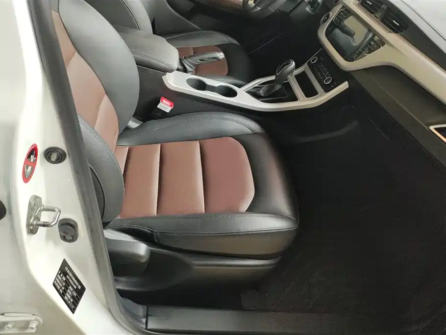 Vision 1.5 L Auto Distinguished