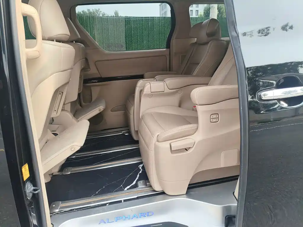 Alphard 3.5 L Luxury