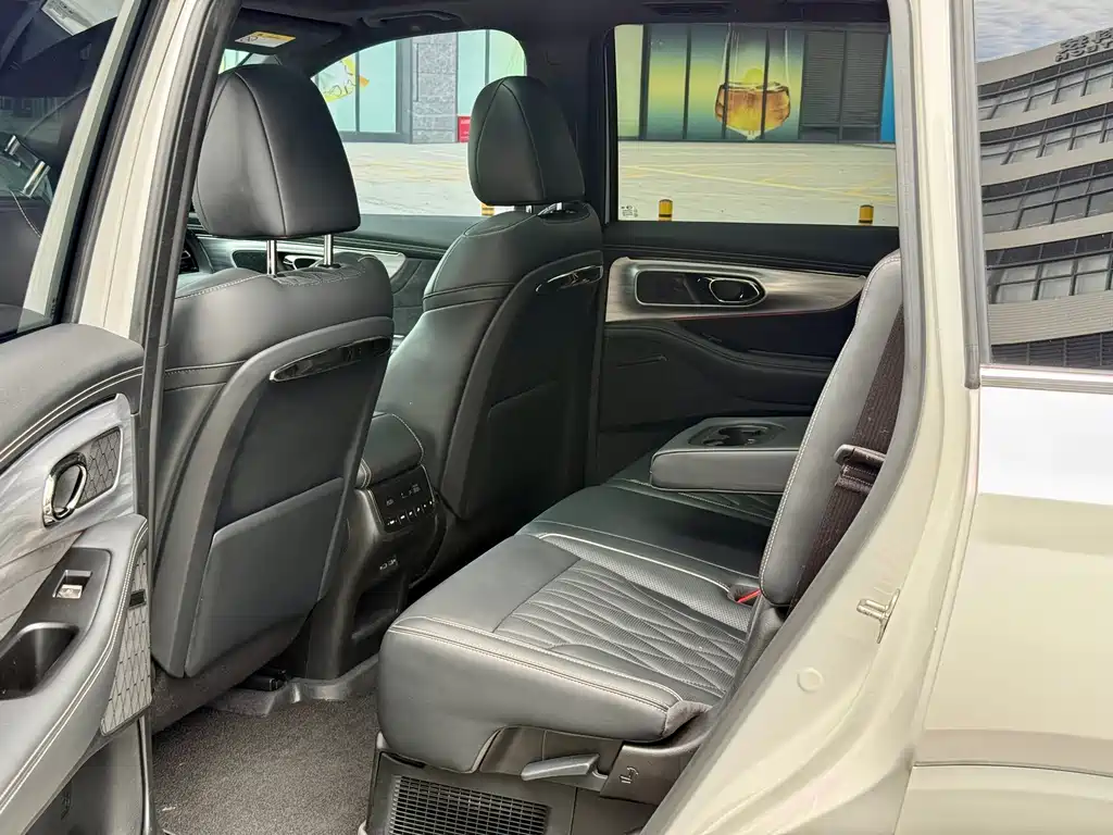 GAC Trumpchi GS8 Dual Engine Series 2.0 TM 2 WD Distinguished (7-seat)