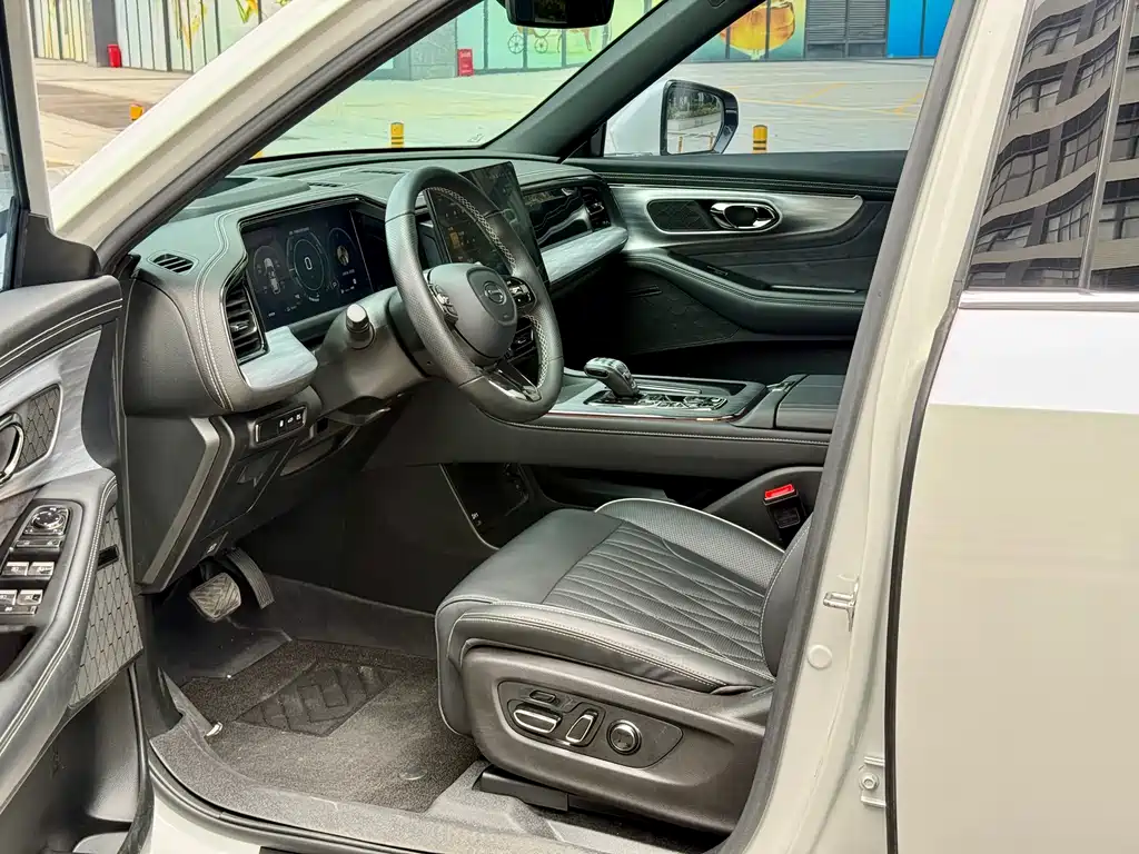 GAC Trumpchi GS8 Dual Engine Series 2.0 TM 2 WD Distinguished (7-seat)