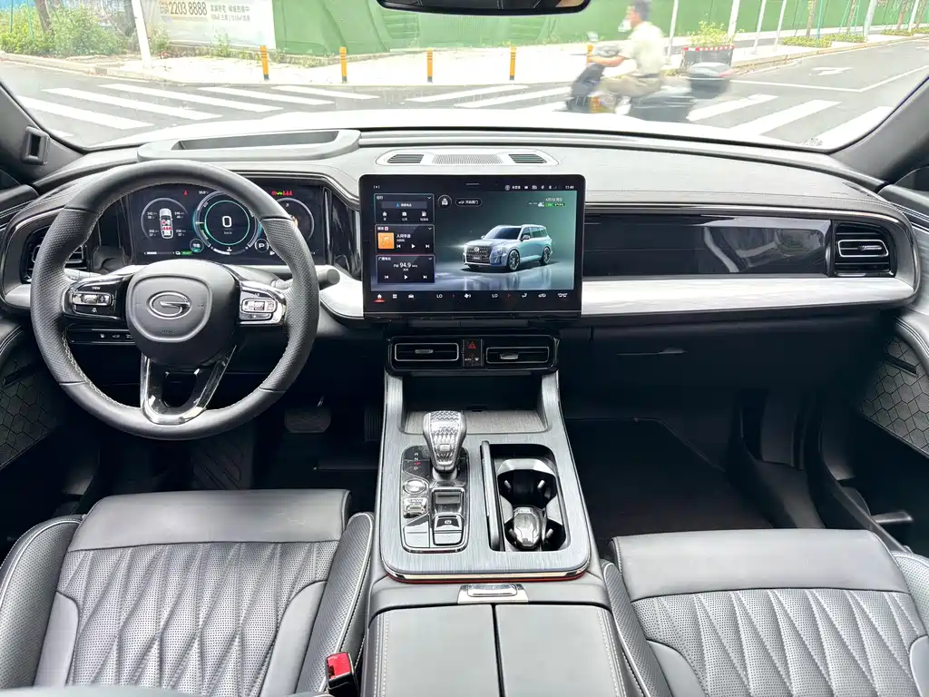 GAC Trumpchi GS8 Dual Engine Series 2.0 TM 2 WD Distinguished (7-seat)