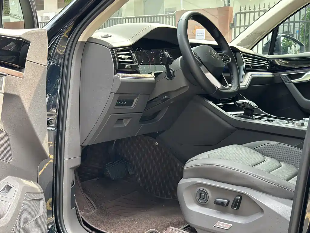 Touareg 2.0 TSI Sharp Style