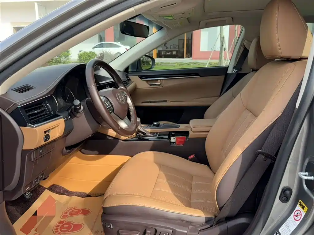 Lexus ES 200 Elite