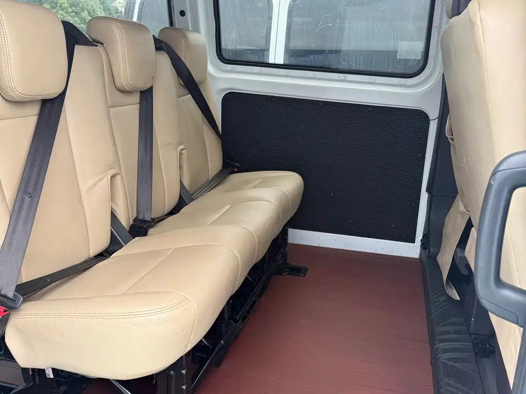 Transit 2.0 T Diesel Multi-purpose Commercial SWB Low Roof 6-seat CN-VI