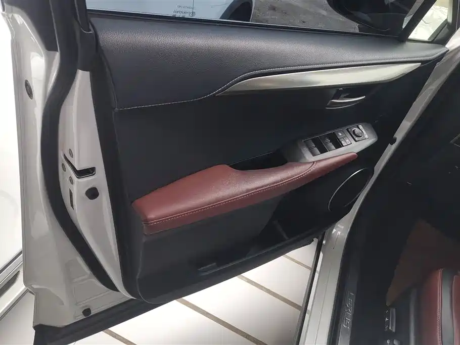 Lexus NX 200 t AWD Sharp Style