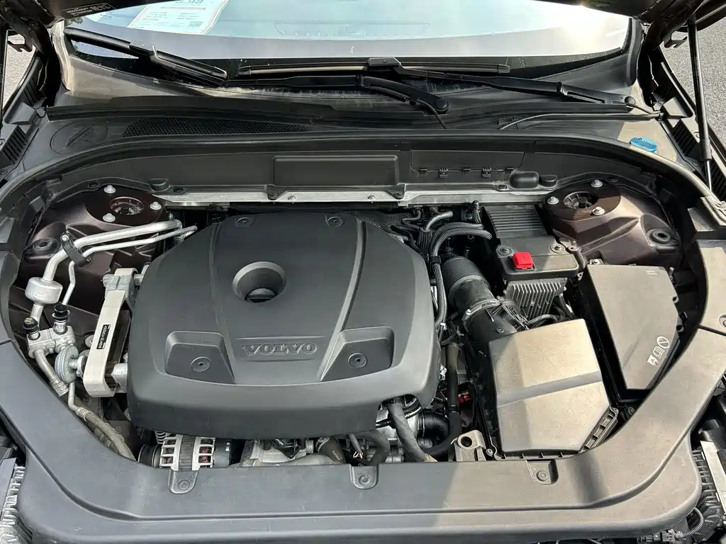 Volvo XC60 T5 4 WD Smart Ease CN-VI