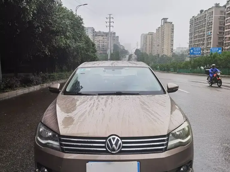 Volkswagen Bora 1.6 L Auto Fashion