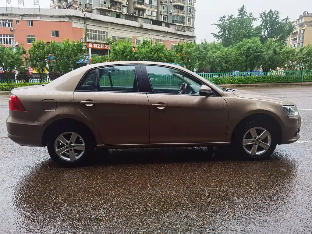Bora 1.6 L Auto Fashion