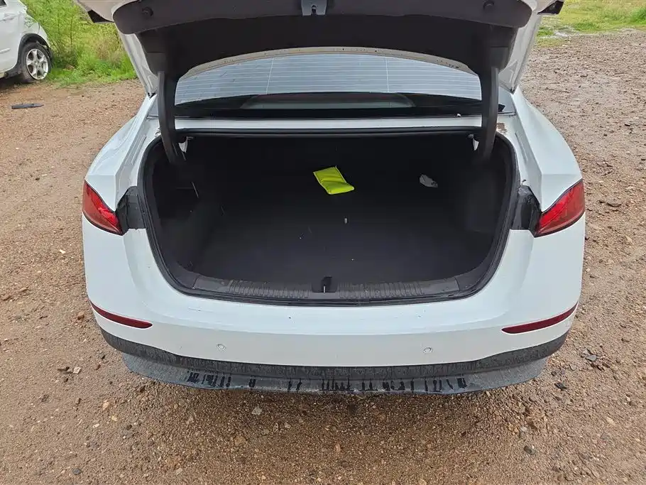Roewe D7 DMH 125 km Outstanding