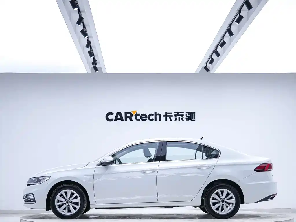 Bora 280 TSI DSG Elite Connected