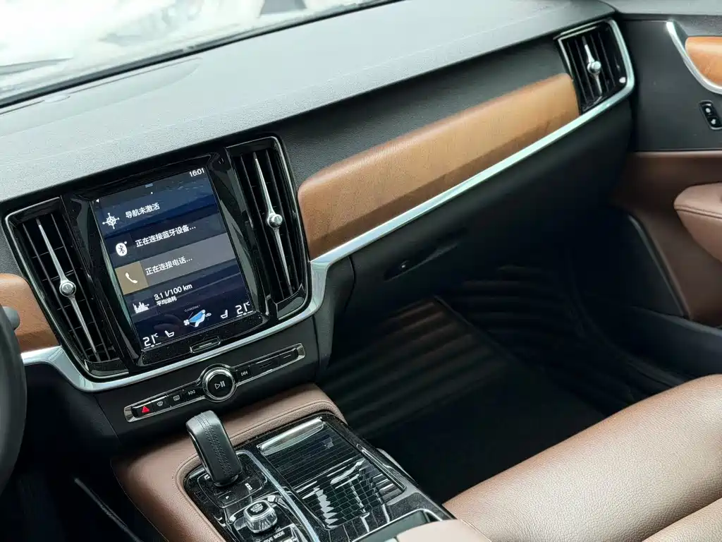Volvo S90 PHEV 沃尔沃S90插电式混动 2020款 T8 E驱混动 智逸豪华版