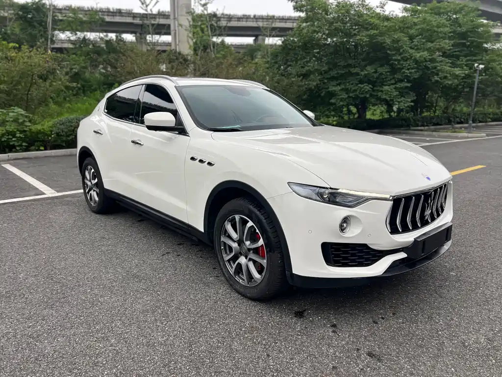 Levante 3.0 T Standard