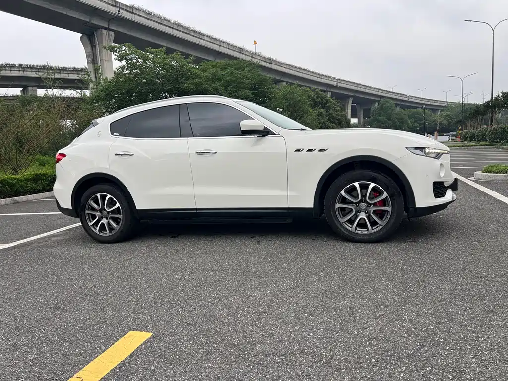 Levante 3.0 T Standard