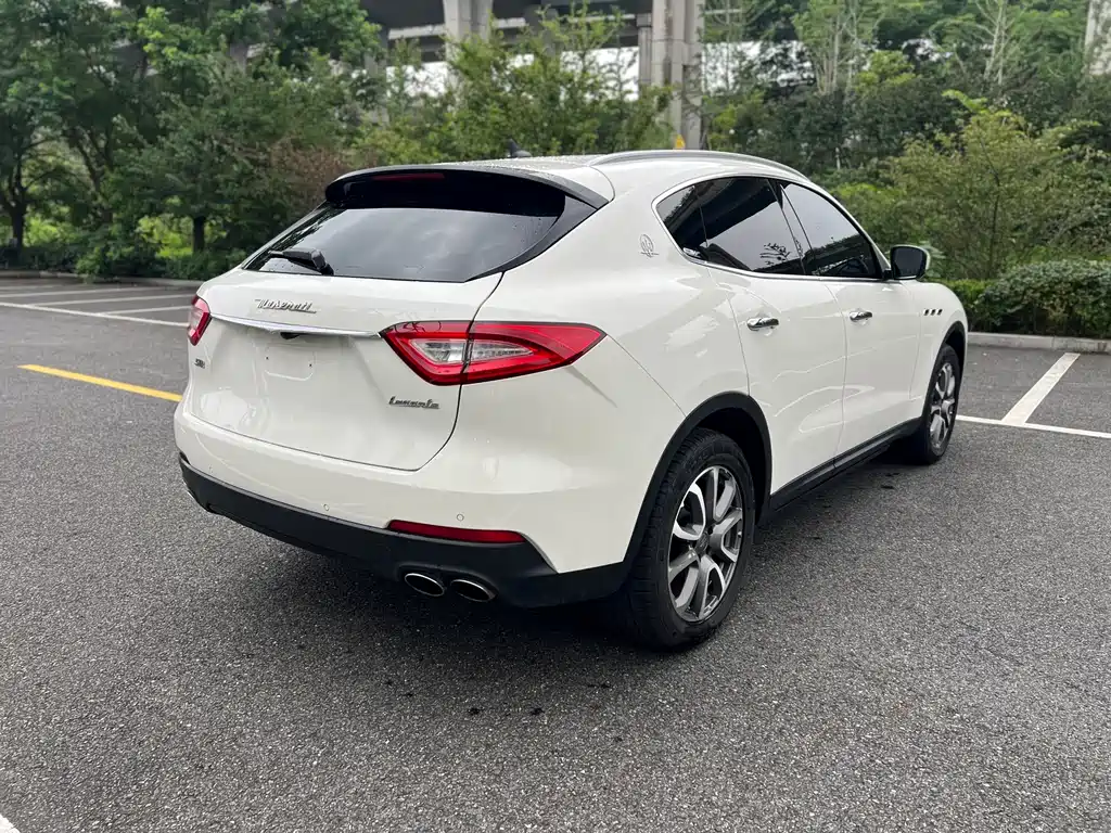 Levante 3.0 T Standard