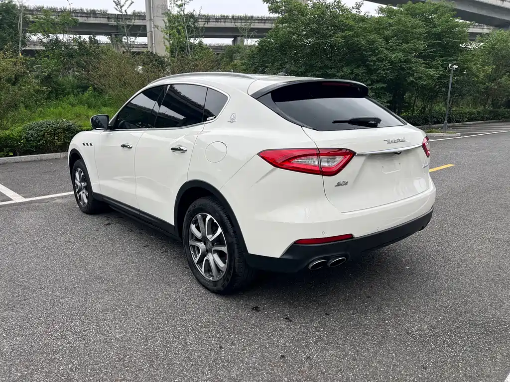 Levante 3.0 T Standard