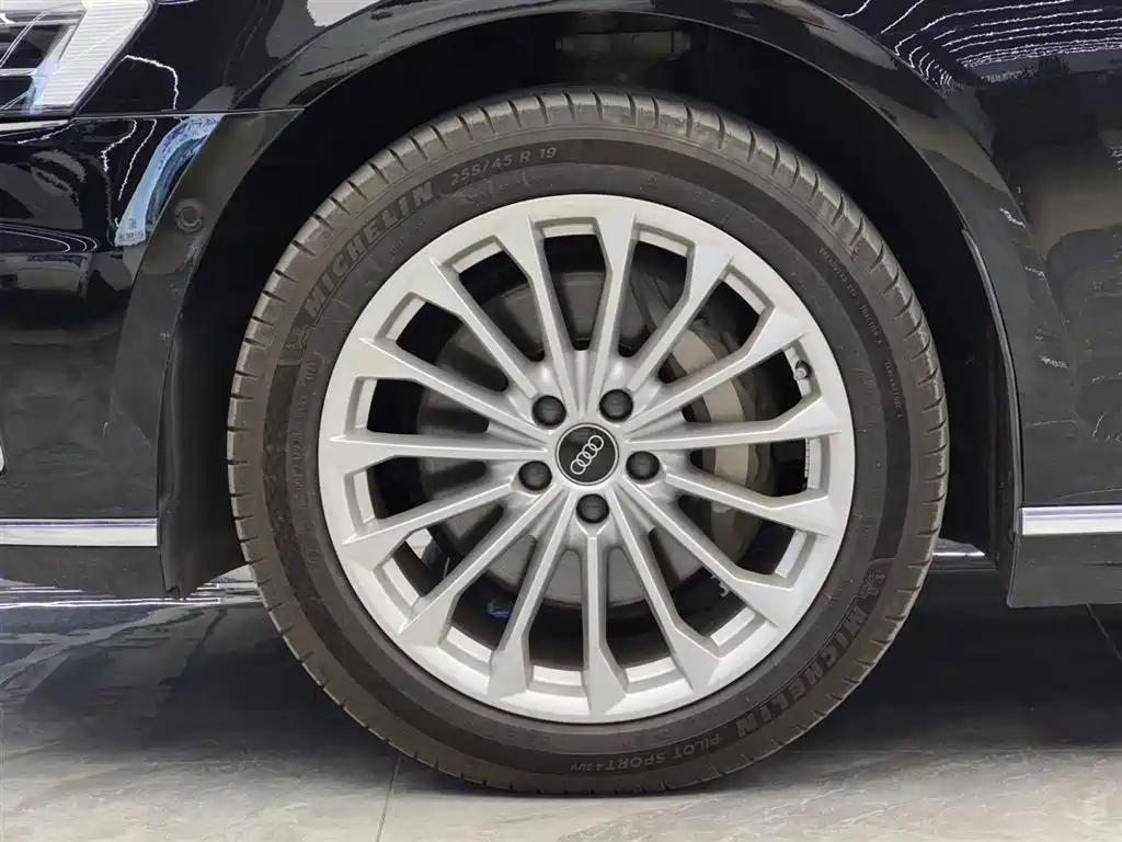 Audi A8 A8 L 50 TFSI quattro Comfort