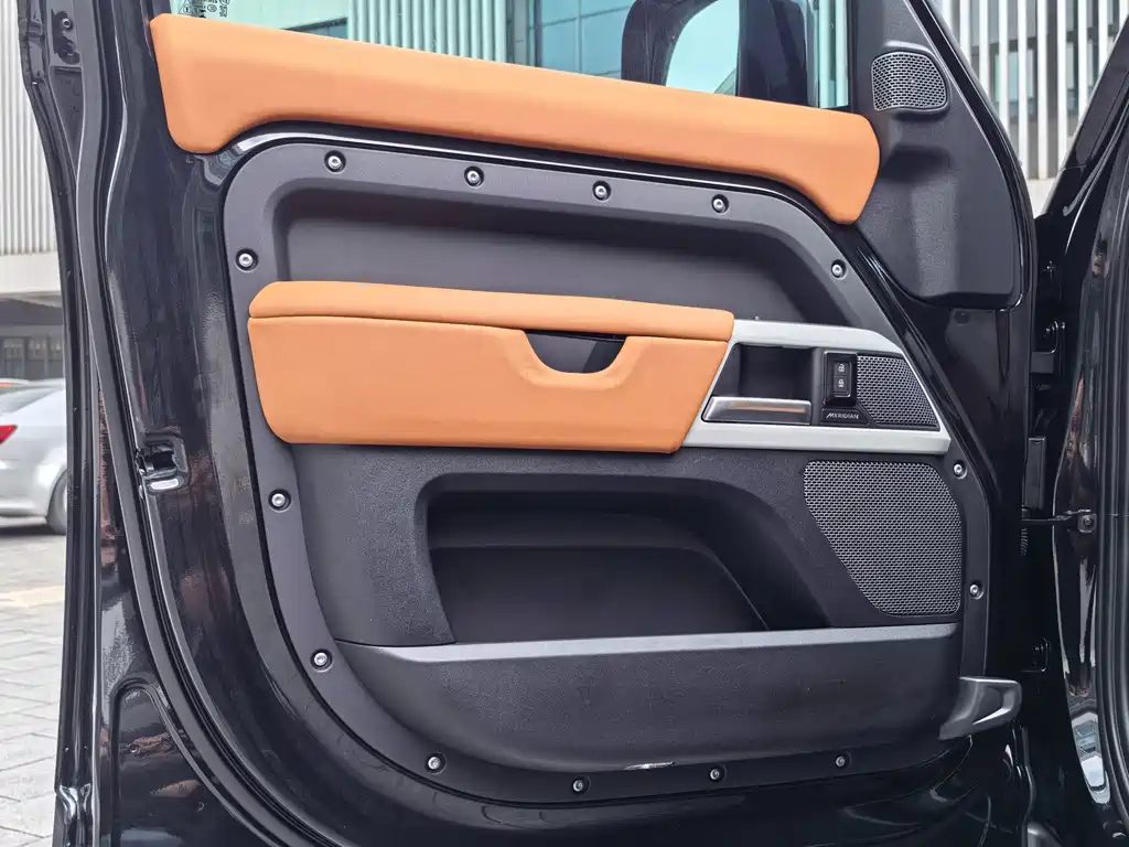 Land Rover Defender 110 3.0 T P400 Dark Special Edition