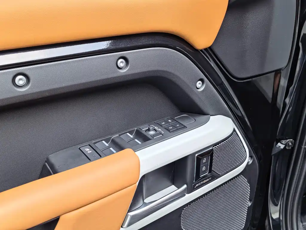 Land Rover Defender 110 3.0 T P400 Dark Special Edition