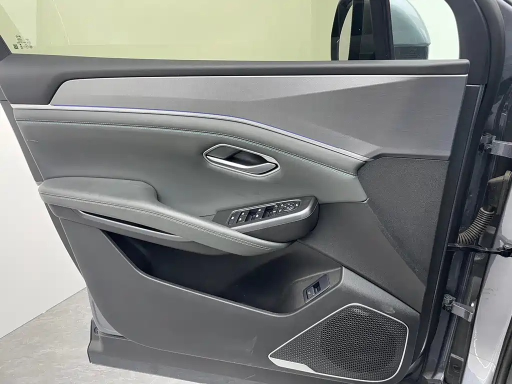 Song L DM-i Smart Drive 112 km Transcend