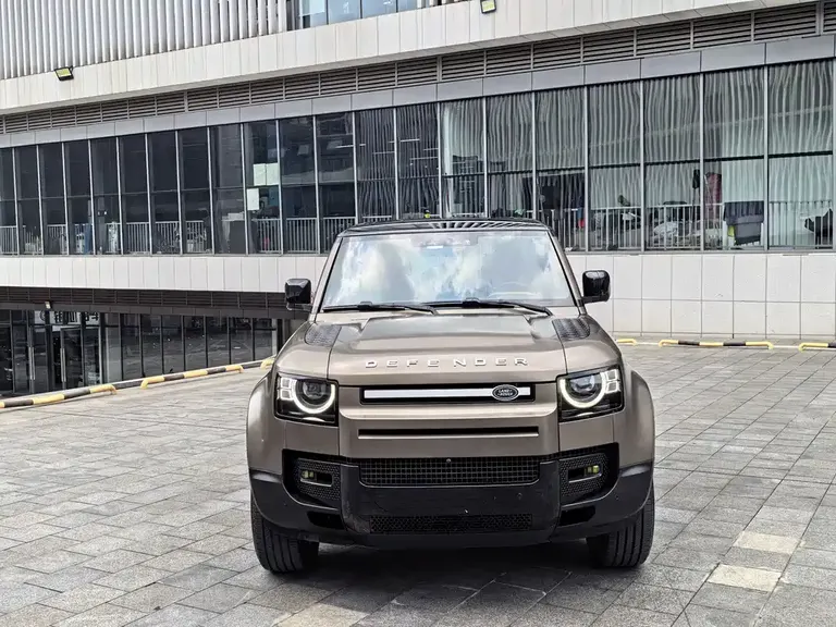 Land Rover Defender 110 P400 SE