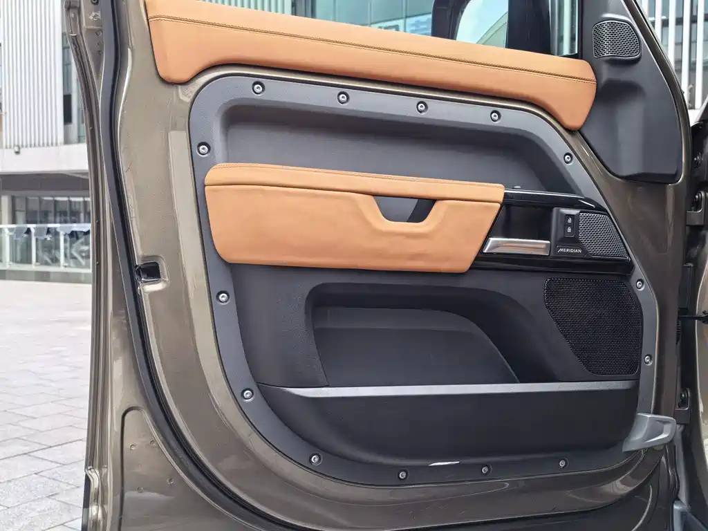 Land Rover Defender 110 P400 SE