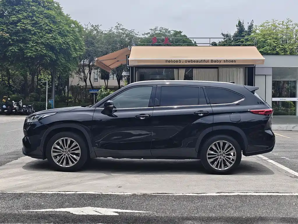 Highlander 380 T 4 WD Distinguished 7-seat