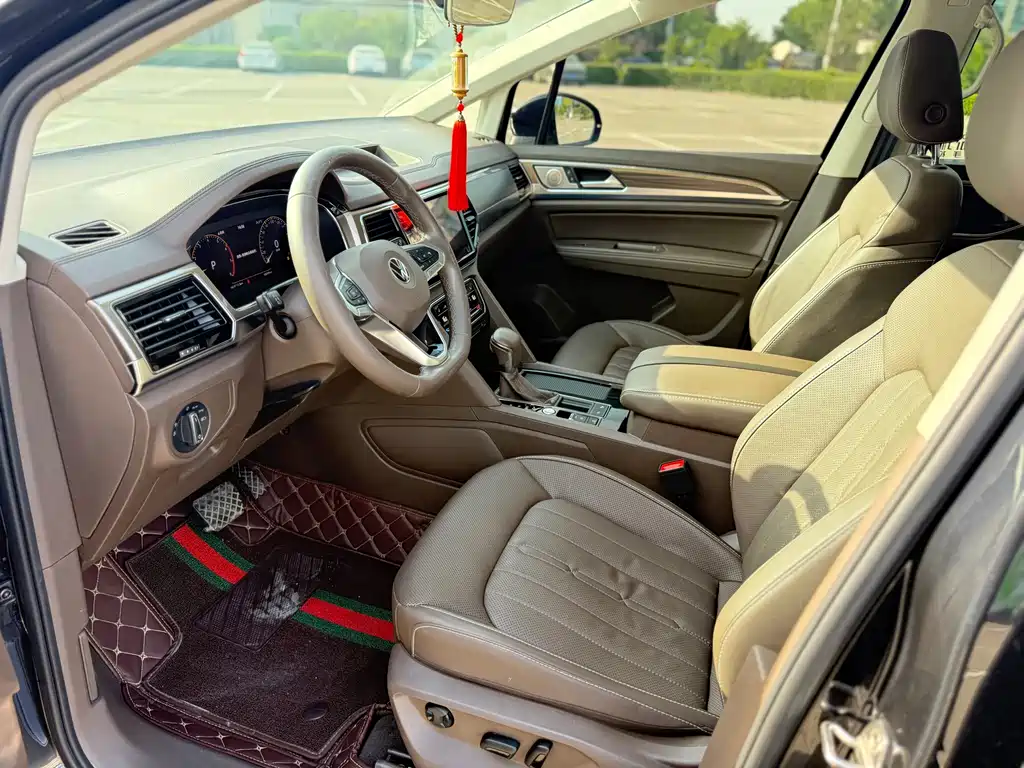 Viloran 330 TSI Luxury