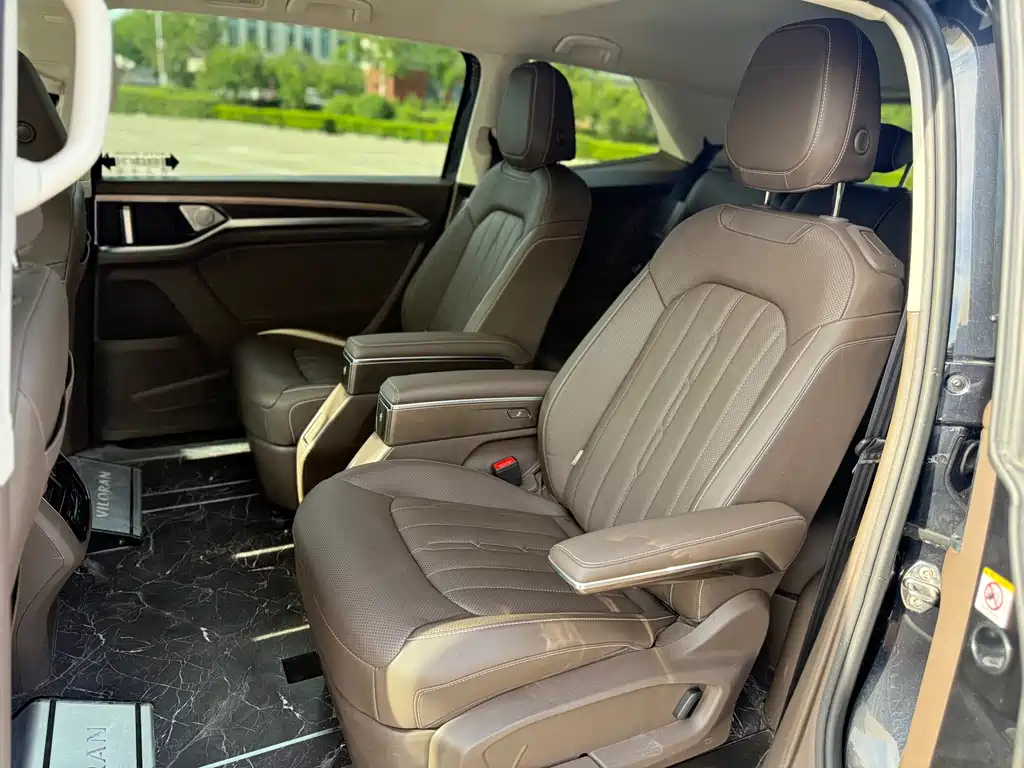 Viloran 330 TSI Luxury