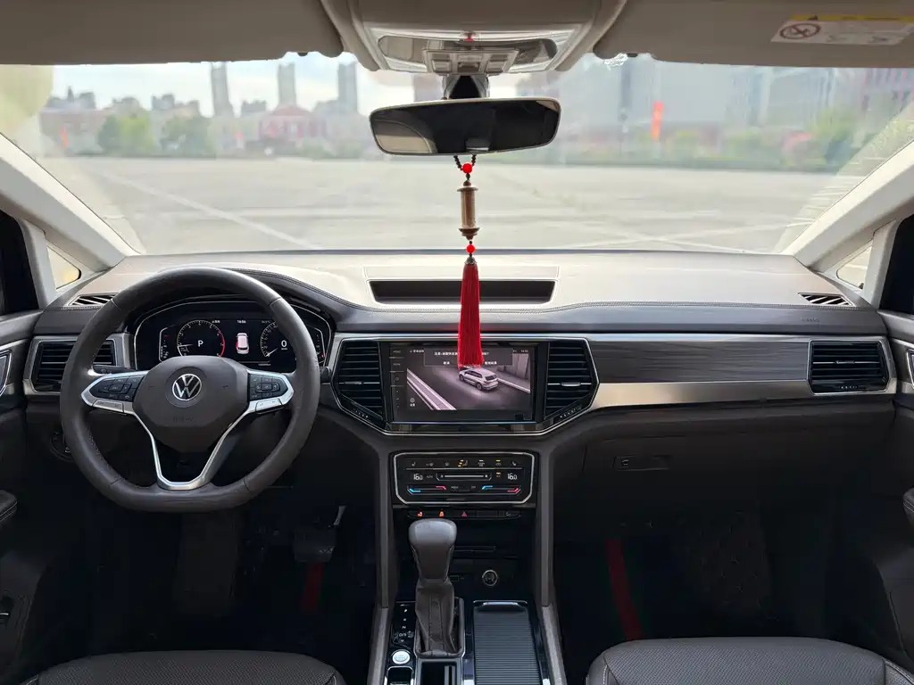 Viloran 330 TSI Luxury