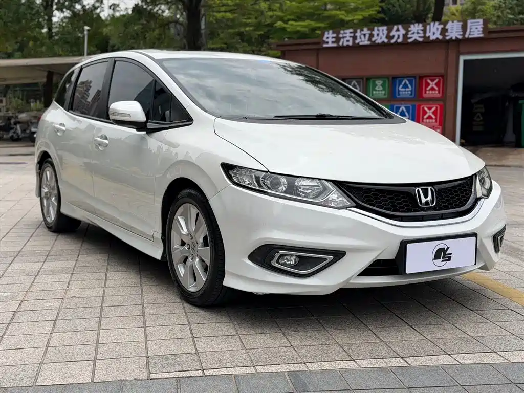 Jade 1.8 L Auto Comfort Elite 5-seat