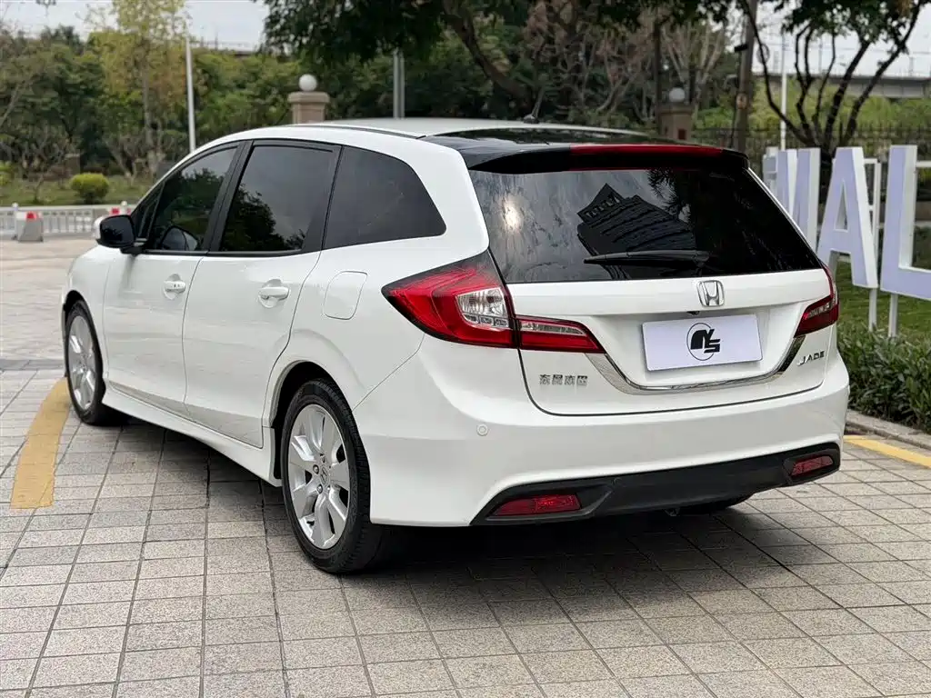 Jade 1.8 L Auto Comfort Elite 5-seat