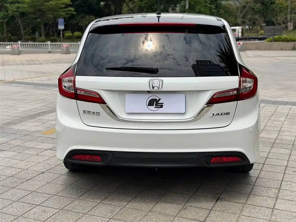 Jade 1.8 L Auto Comfort Elite 5-seat