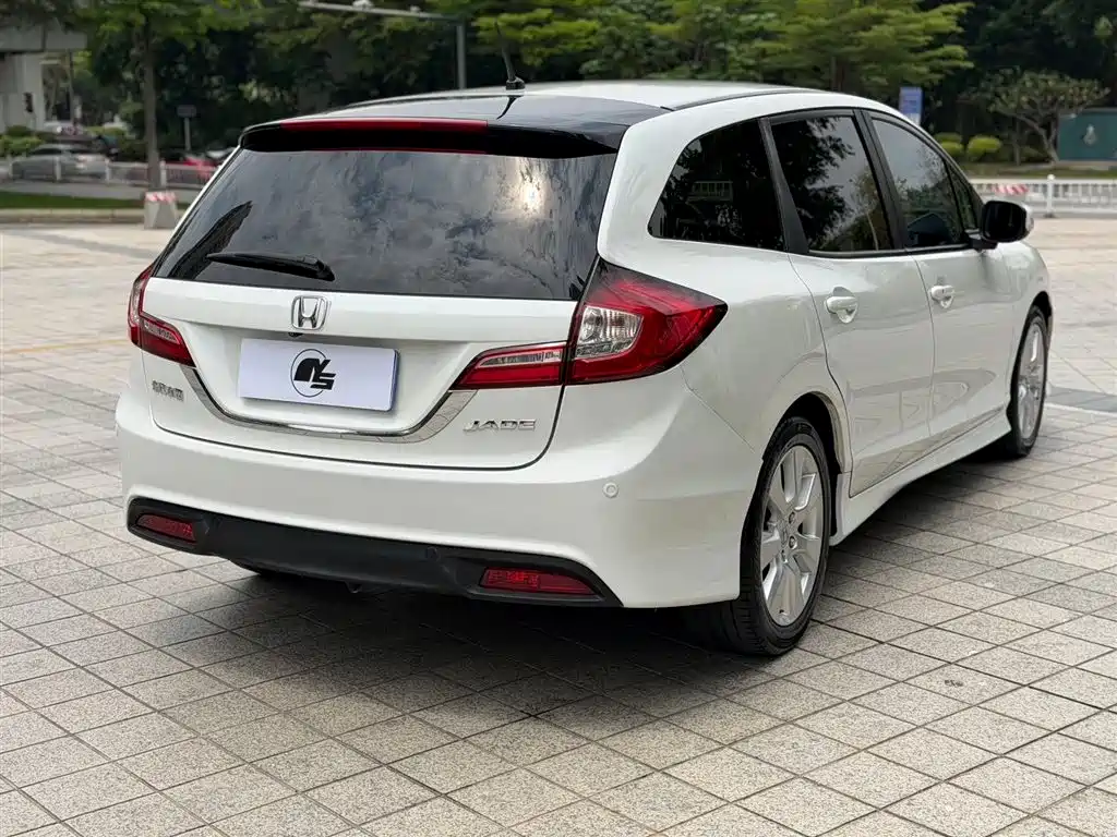 Jade 1.8 L Auto Comfort Elite 5-seat