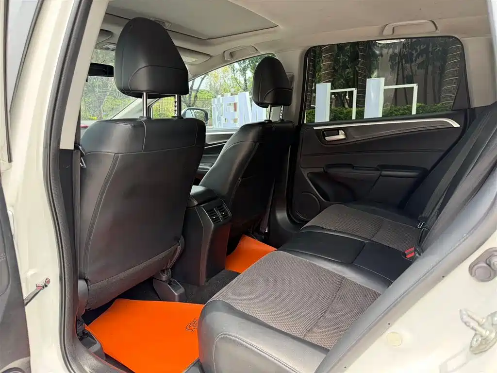 Jade 1.8 L Auto Comfort Elite 5-seat