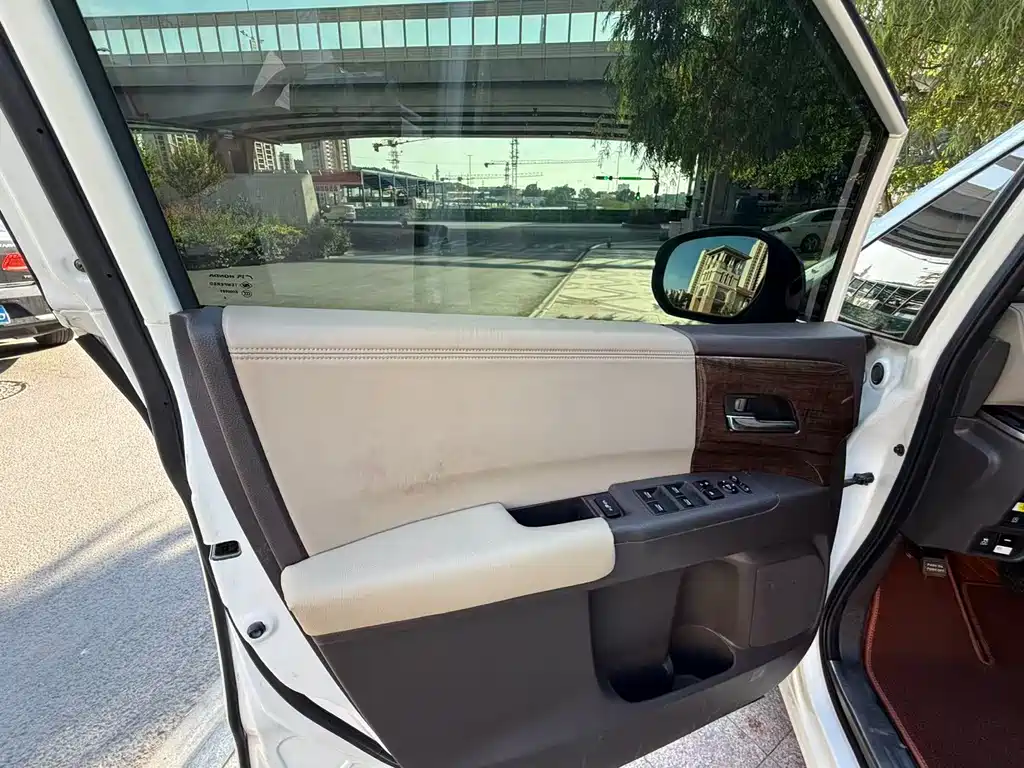 Odyssey 2.4 L Luxury