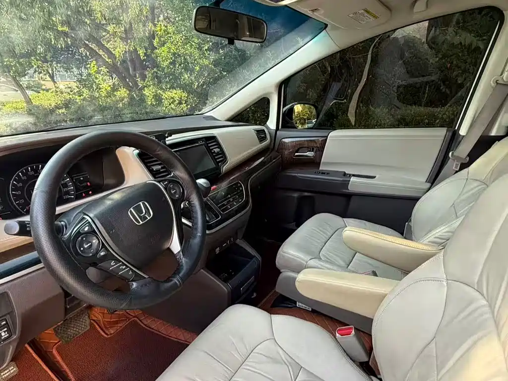 Odyssey 2.4 L Luxury
