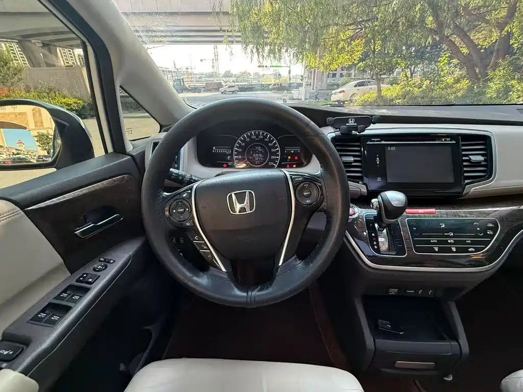 Odyssey 2.4 L Luxury