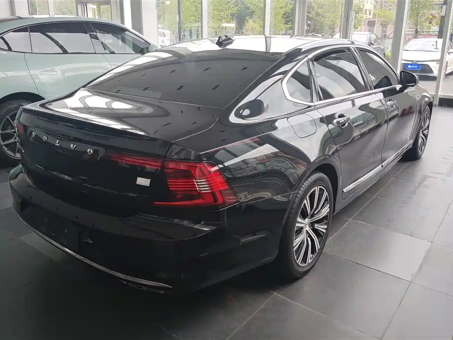 Volvo S90 PHEV 沃尔沃S90插电式混动 2020款 T8 E驱混动 智逸豪华版