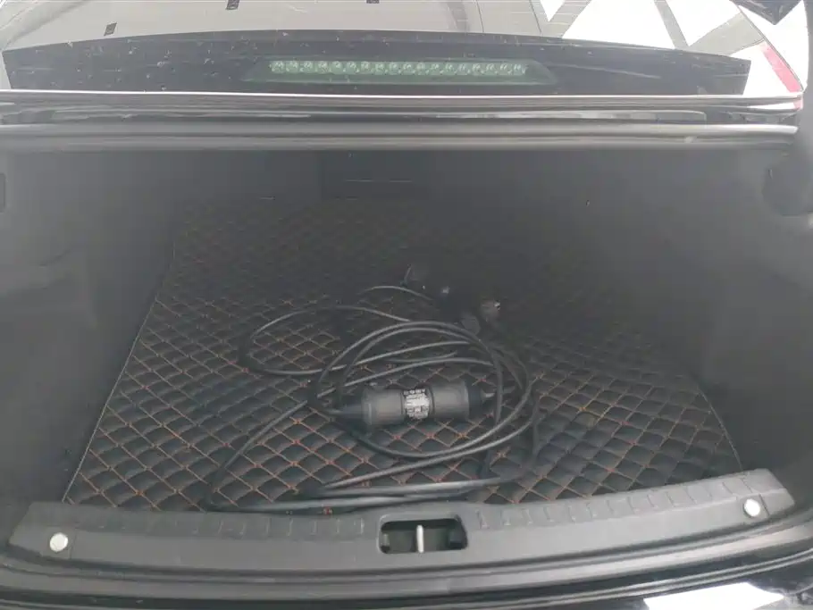 Volvo S90 PHEV 沃尔沃S90插电式混动 2020款 T8 E驱混动 智逸豪华版