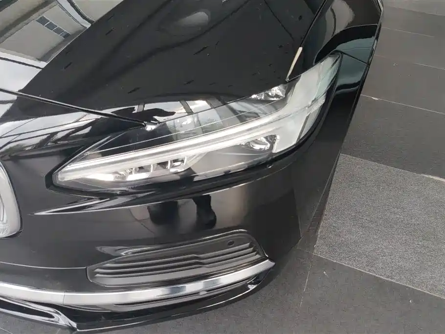 Volvo S90 PHEV 沃尔沃S90插电式混动 2020款 T8 E驱混动 智逸豪华版