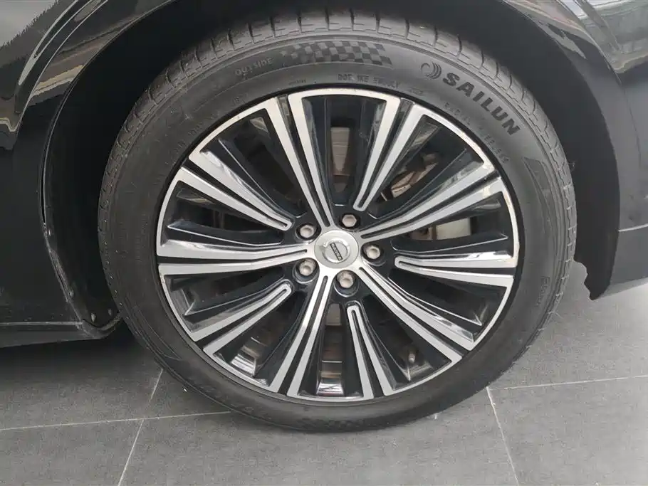 Volvo S90 PHEV 沃尔沃S90插电式混动 2020款 T8 E驱混动 智逸豪华版