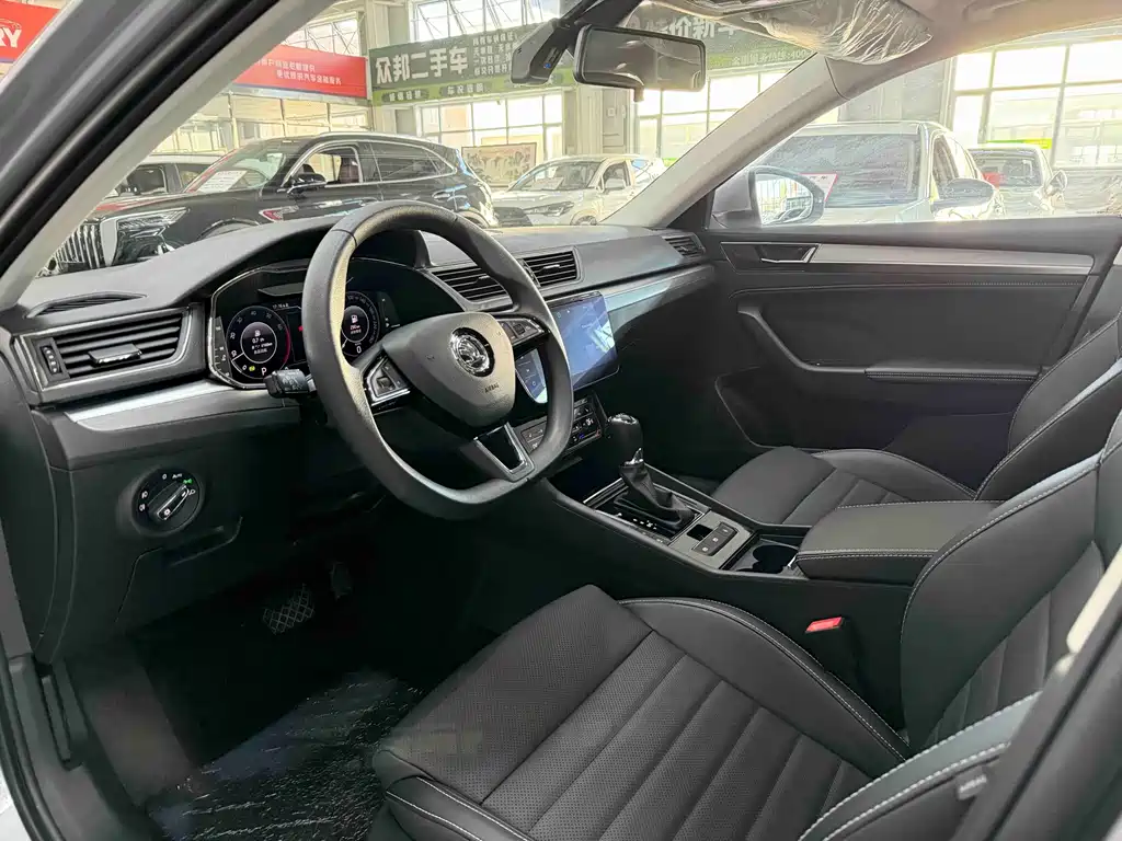 Superb Facelift TSI280 DSG Premium