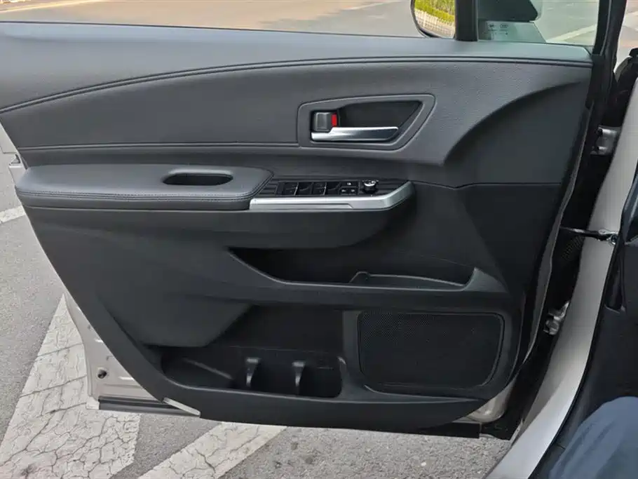 Sienna 2.5 L Hybrid Distinguished