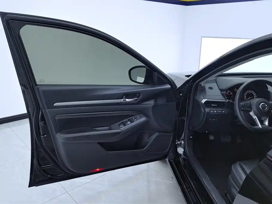 Teana 2.0 L XE Fashion