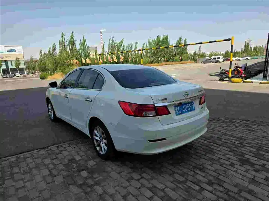 Trumpchi GA5 传祺GA5 2013款 1.8 L 手动精英版
